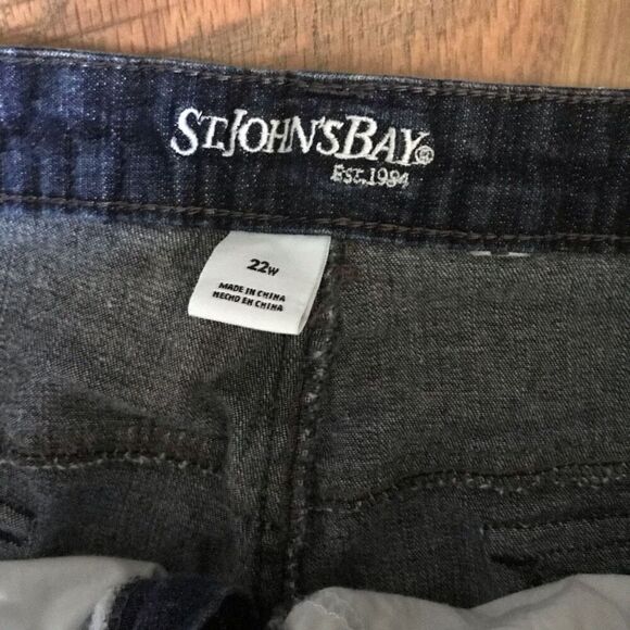 St. John’s Bay Jean Denim Bermuda Shorts Plus SZ 22 cuffed women’s - Picture 3 of 5